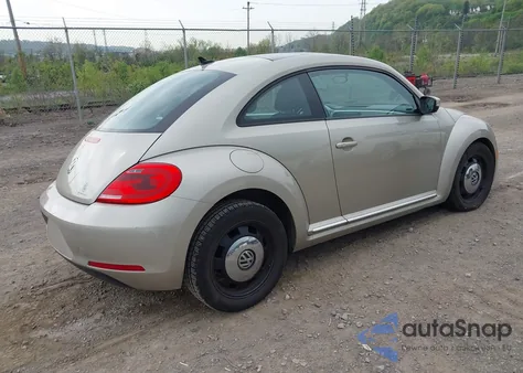 2013 Volkswagen Beetle 2.5L z USA, uszkodzony, nr VIN 3VWJP7AT5DM675649